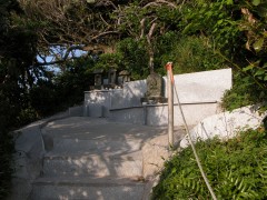 登り道の途中にあるお地蔵さま